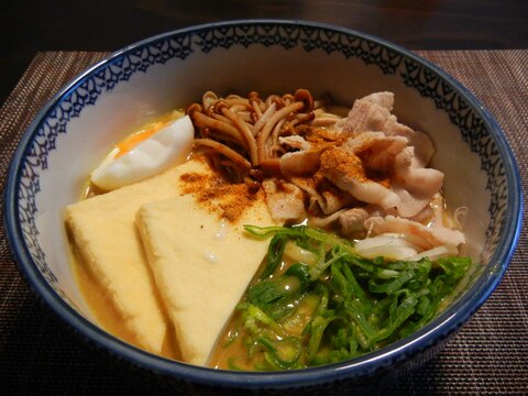 キノコと豚肉とお揚げのカレーうどん